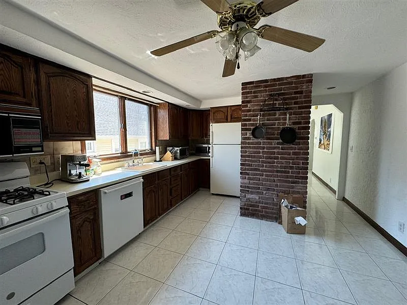 3 bed, 1100 sqft, $3,700 — Photo 3