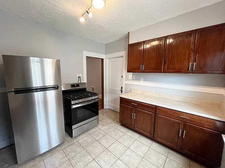 151 Carmel Rd #UPPER — Photo 2