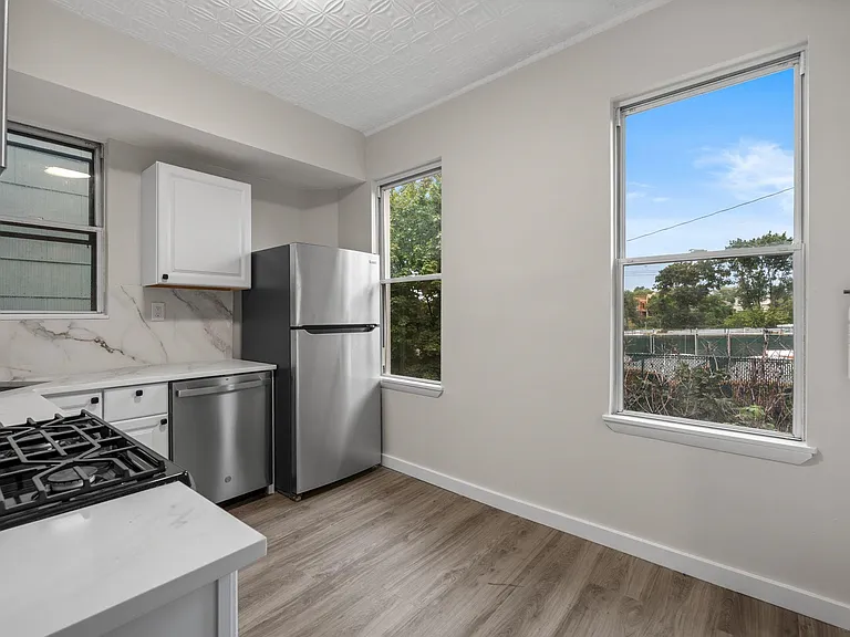 292 Claremont Ave #2 — Photo 3
