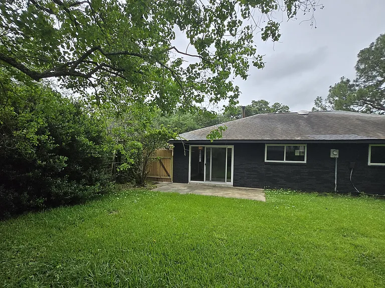 249 Rivercrest Ave — Photo 1