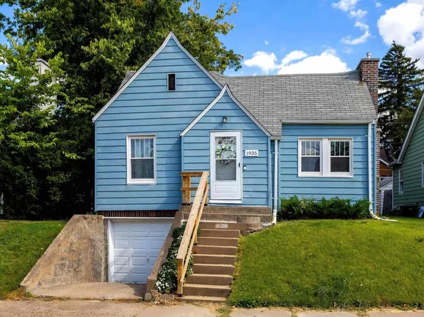1935 N Perry St, Davenport, IA 52803