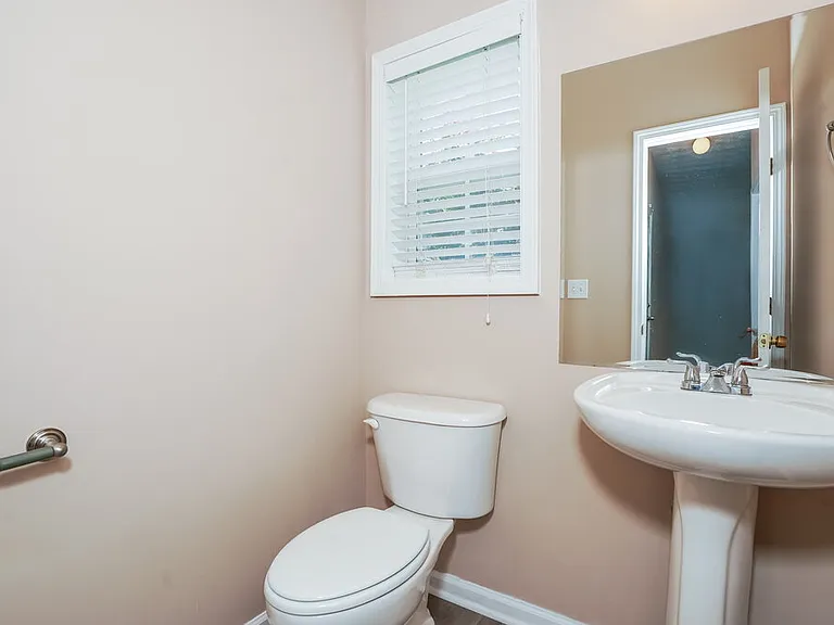 1000 Maple Leaf Dr — Photo 15