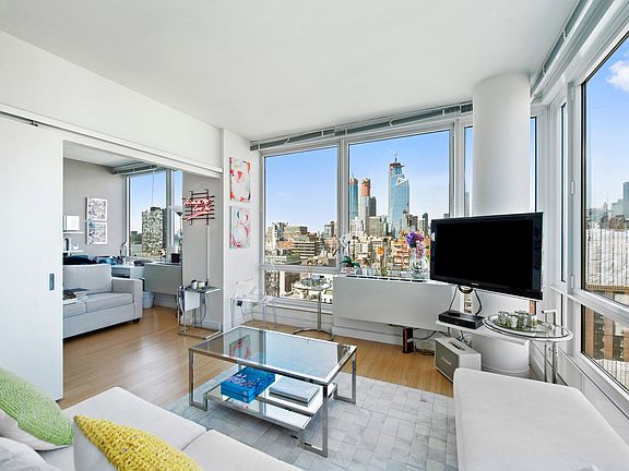 3rd image of 450 W 17th St APT 1903