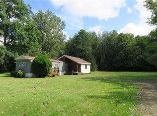 3027 County Line Rd, Middleport, NY 14105