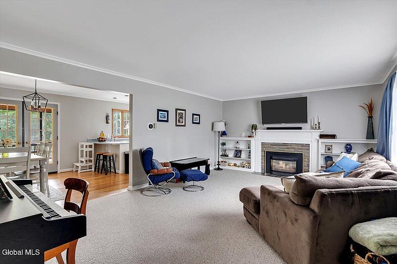 5th image of 8 Cedar Lane