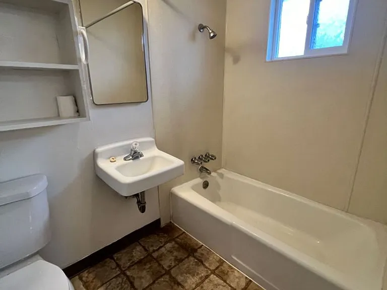4033 Ottmar Rd NE — Photo 9