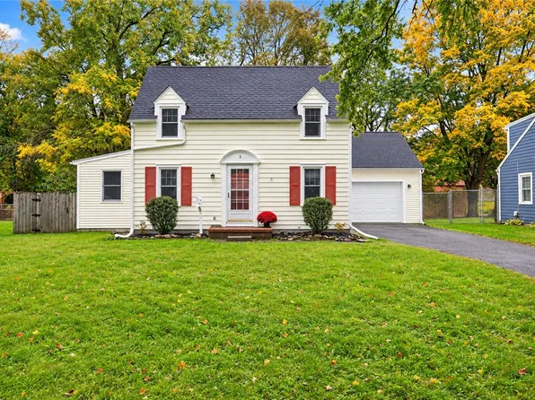 3 Barratt Pl, Fairport, NY 14450