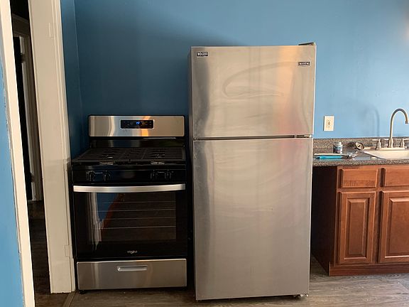 2nd image of 26 Macamley St #2