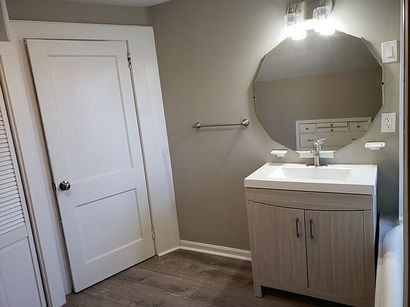 5th image of 1295 Summit Ave Unit 3