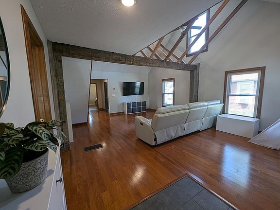 4th image of 305 E Newell St