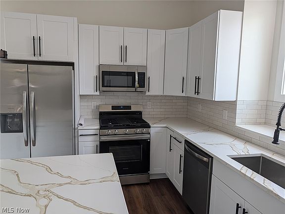5th image of 2900 York Ave