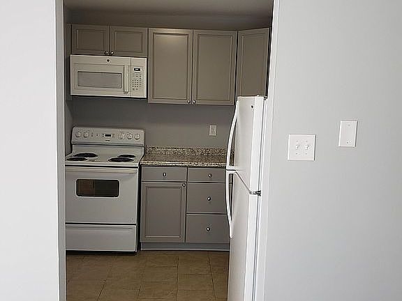 4th image of 3257 Hunters Mill Dr