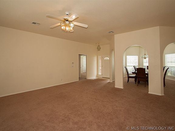 4th image of 2057 S 288 East Ave