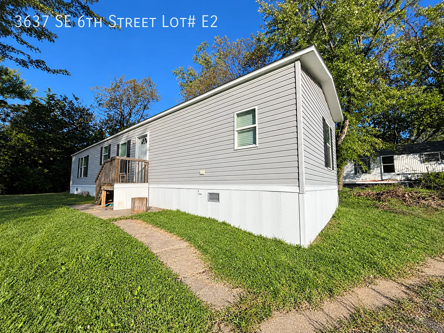 3637 SE 6th St — Photo 2