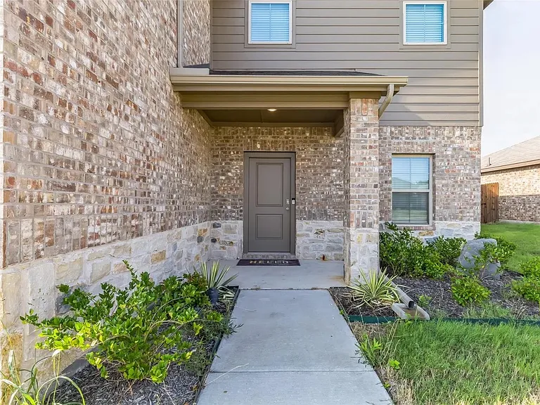 3124 Sweetwater Way — Photo 4