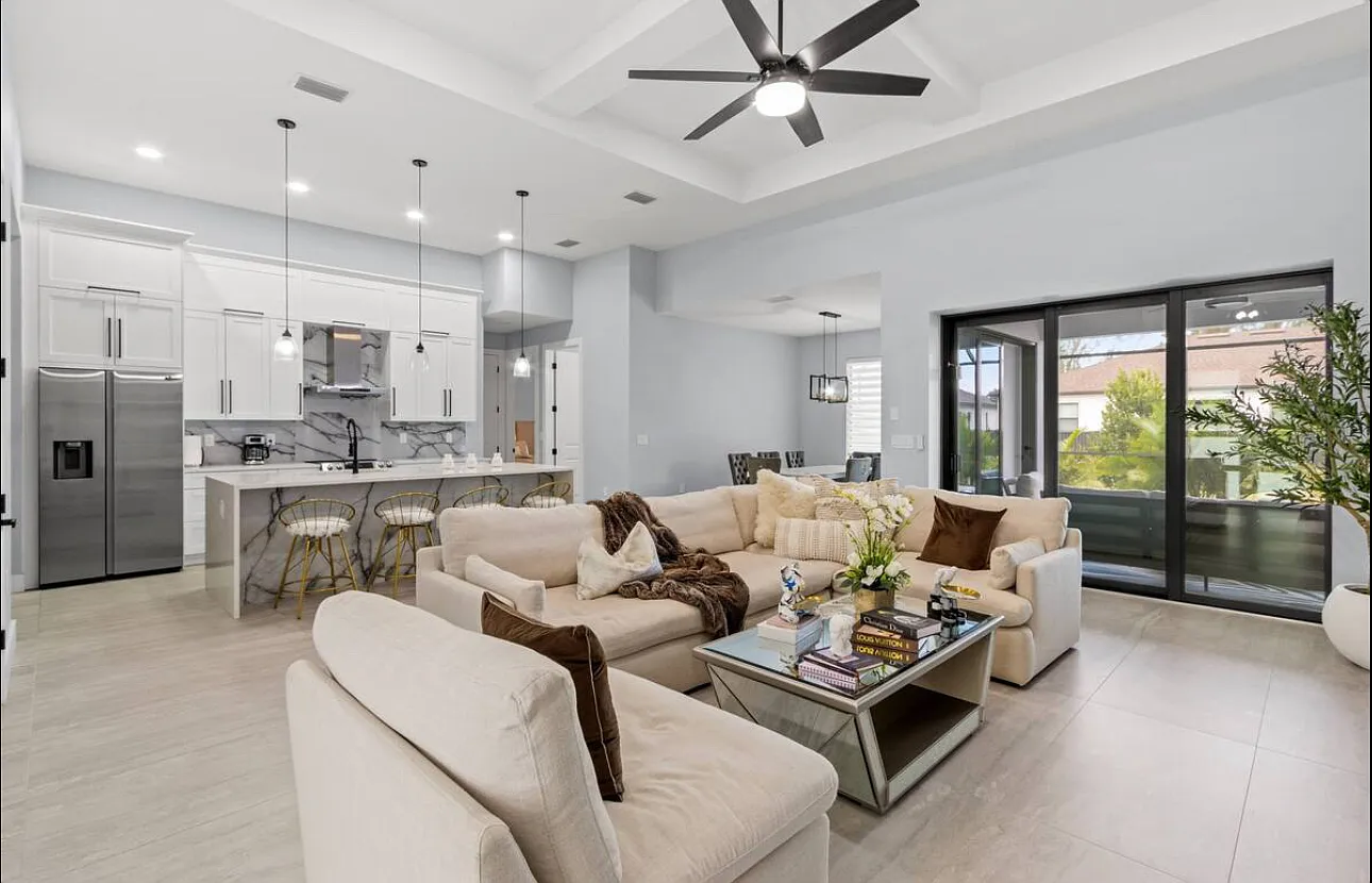 3 bed, 2400 sqft, $6,000 — Photo 4