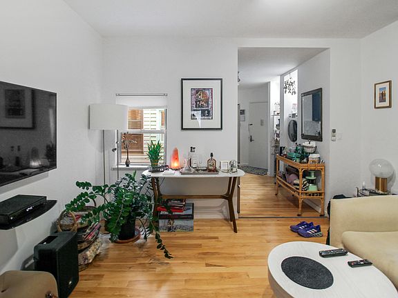 3rd image of 181 Meserole Ave Floor 1