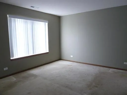 637 Lincoln Station Dr — Photo 8