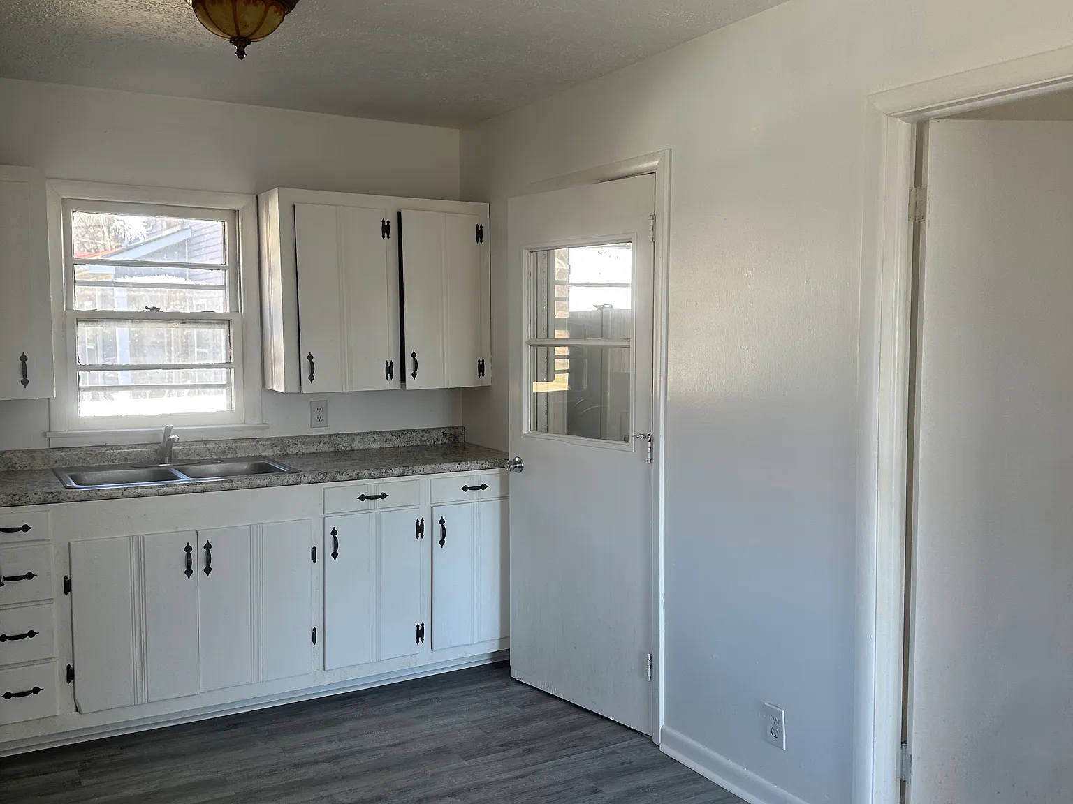3 bed, 992 sqft, $975 — Photo 2
