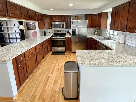 3rd image of 8156 Parma Cir