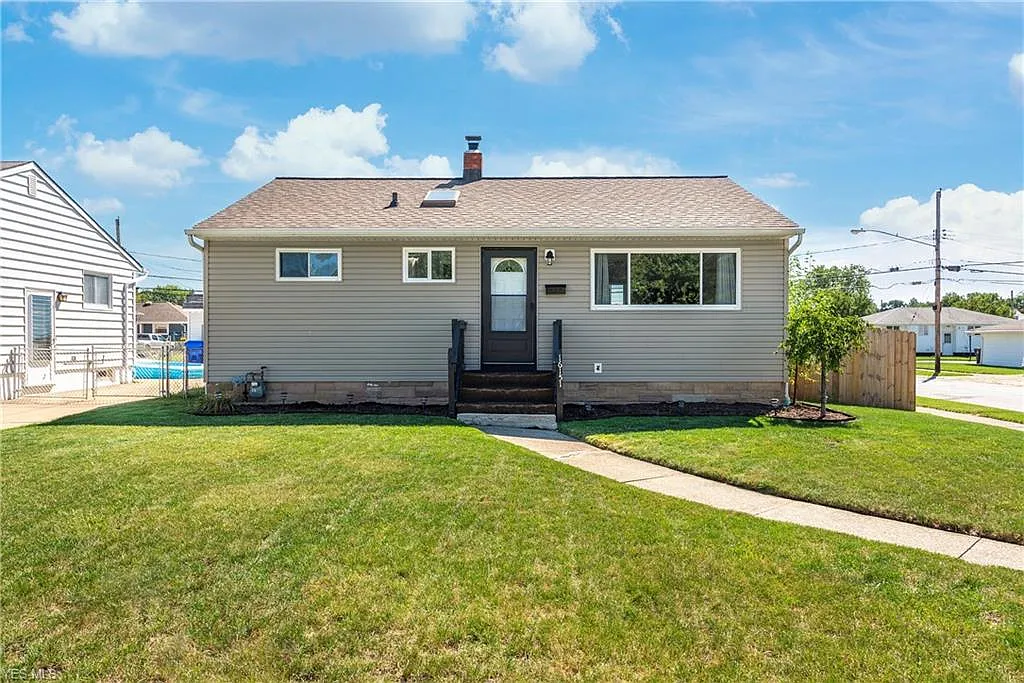 16151 Richard Dr photo 1