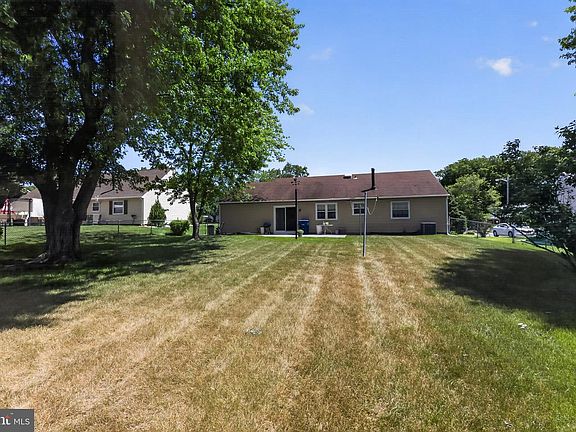 5th image of 227 Tenby Chase Dr