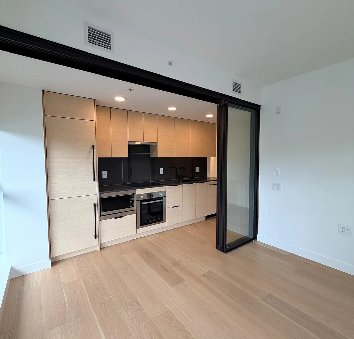 1 bed, 561 sqft, $2,250 — Photo 4