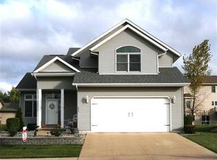 4975 Red Violet Dr, Dubuque, IA 52002