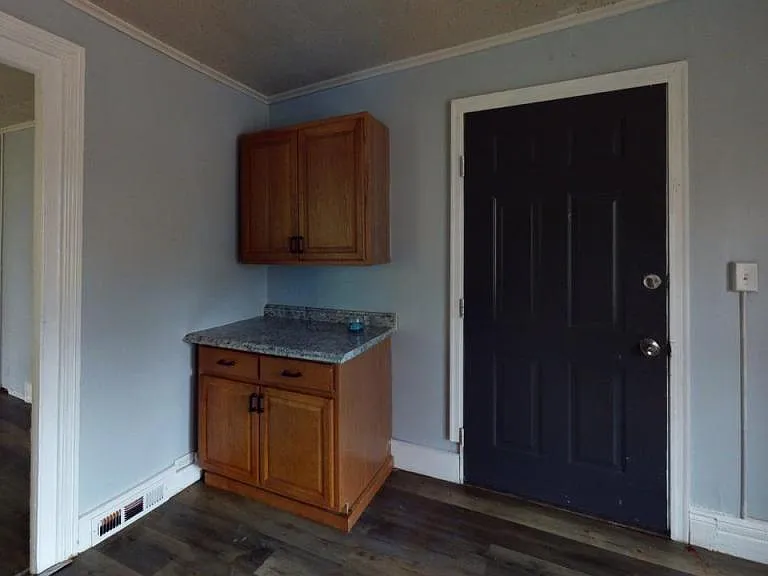 10 Locust St — Photo 2