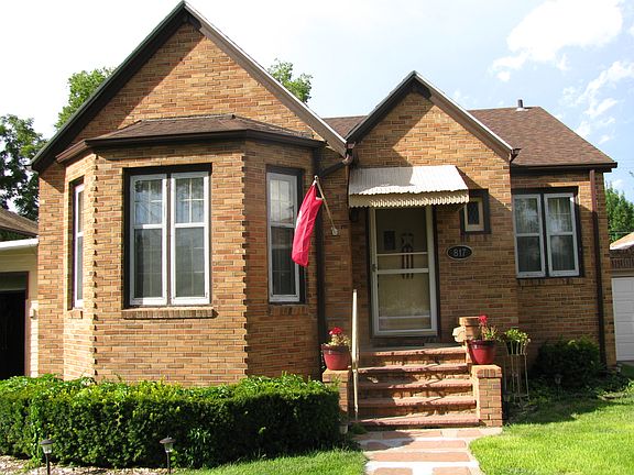 2nd image of 817 W 1st St