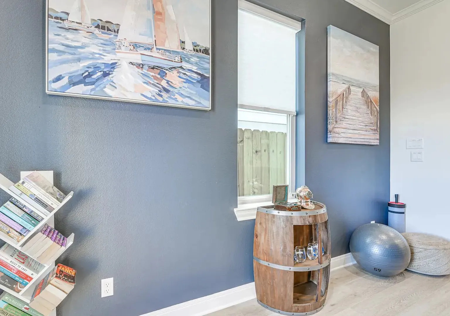 Downtown Med-Center 2 car Garage power beds smart home — Photo 3