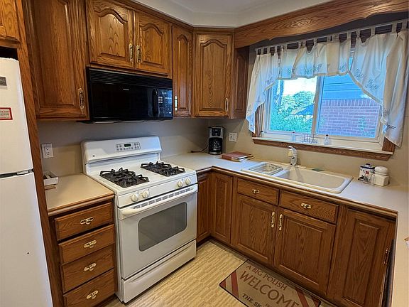 4th image of 26926 Rochelle St