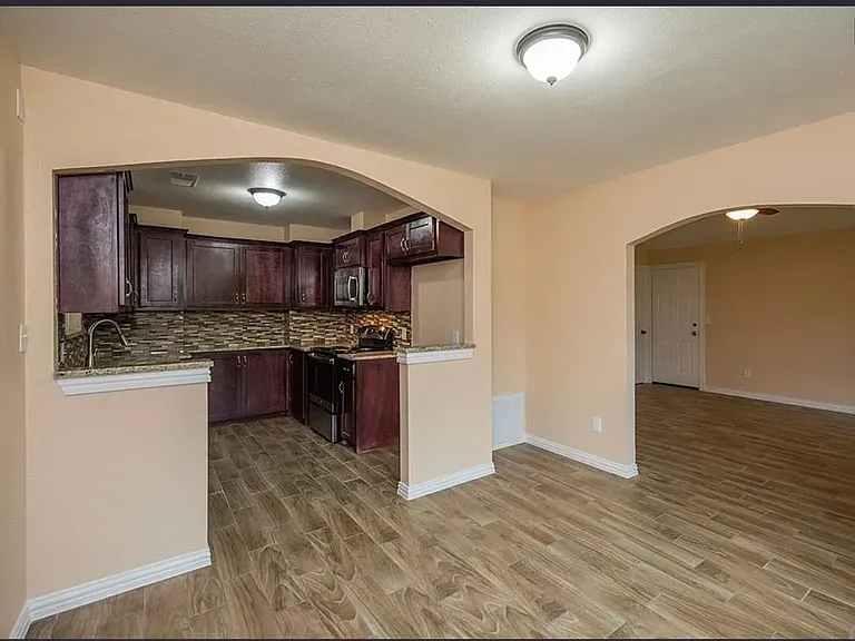 1115 S Waverly Dr — Photo 6