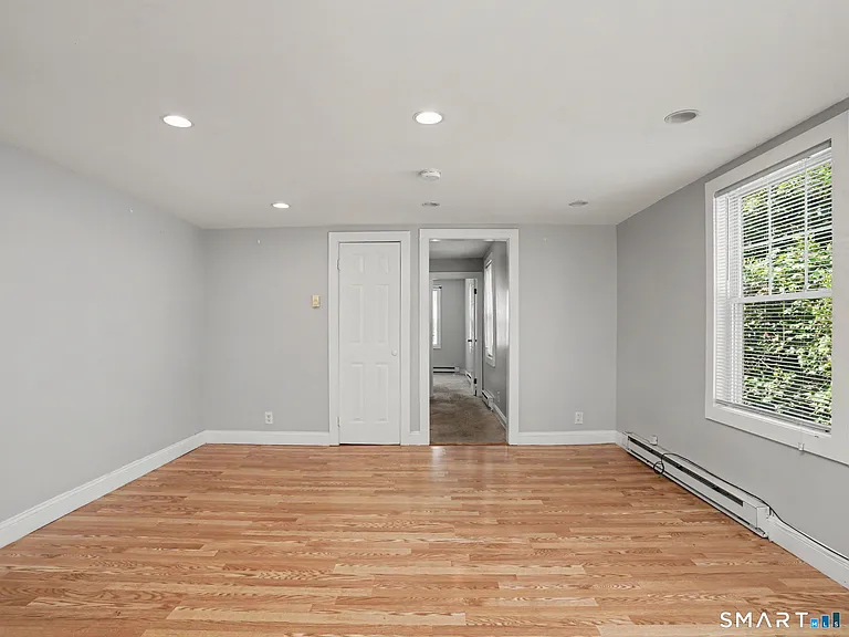14 Center Ave #1S — Photo 4
