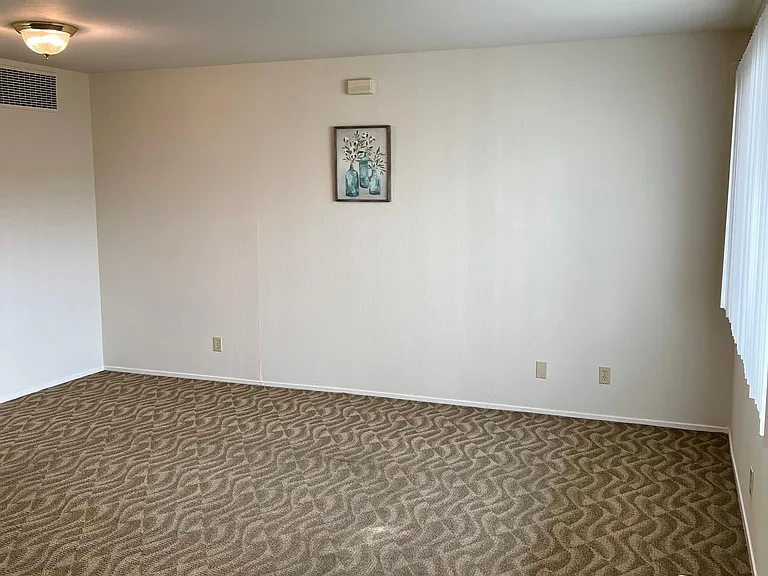 5900 Jefferson Ave — Photo 18