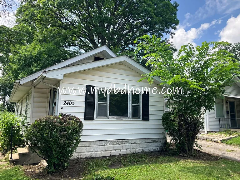 2405 Poinsette Dr — Photo 1