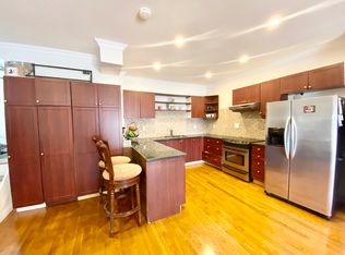 302 Grays Rd #202, Hamilton, ON L8E1V5