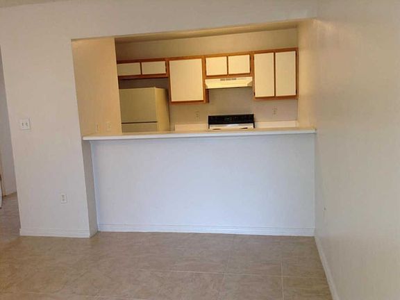 3rd image of 1008 Rockport Dr