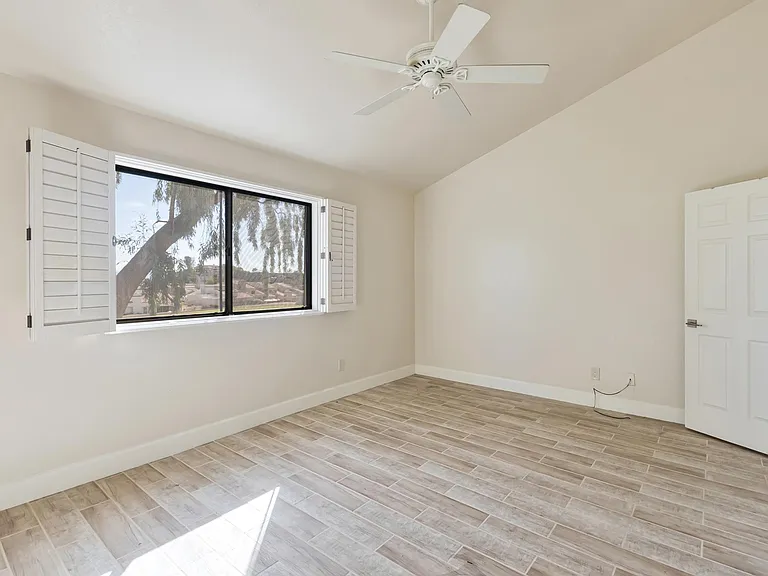 2931 E Rose Ln — Photo 14