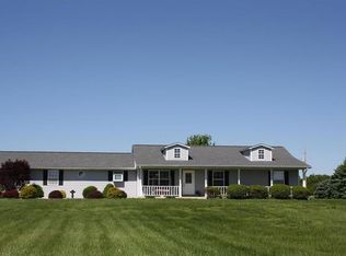 6041 Triple Lakes Rd, Millstadt, IL 62260