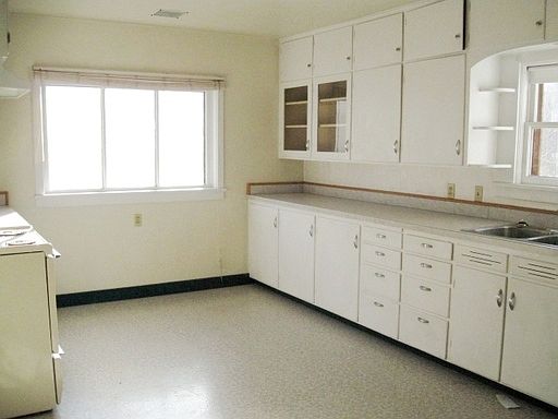 2nd image of 403 N 4th St