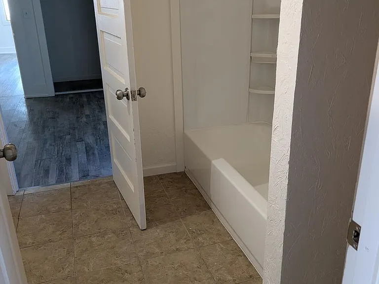 1020 Jefferson St — Photo 7