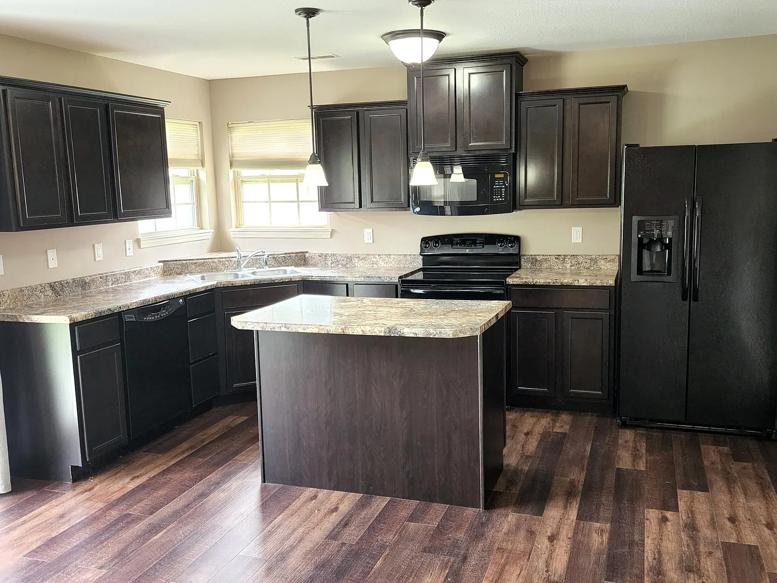 3 bed, 2.0 bath, 1508 sqft, $1,850 — Photo 2