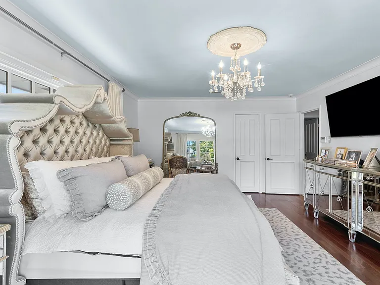 11451 Parkchester Dr — Photo 23