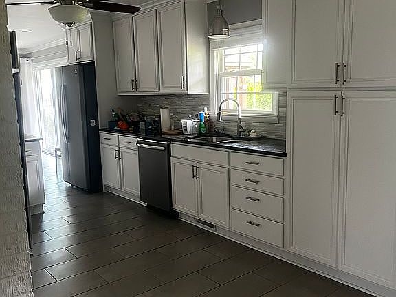 5th image of 3956 Locust Hill Dr