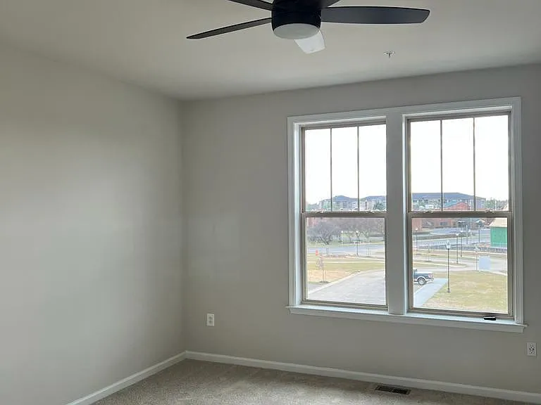 304 Faversham Pl — Photo 23