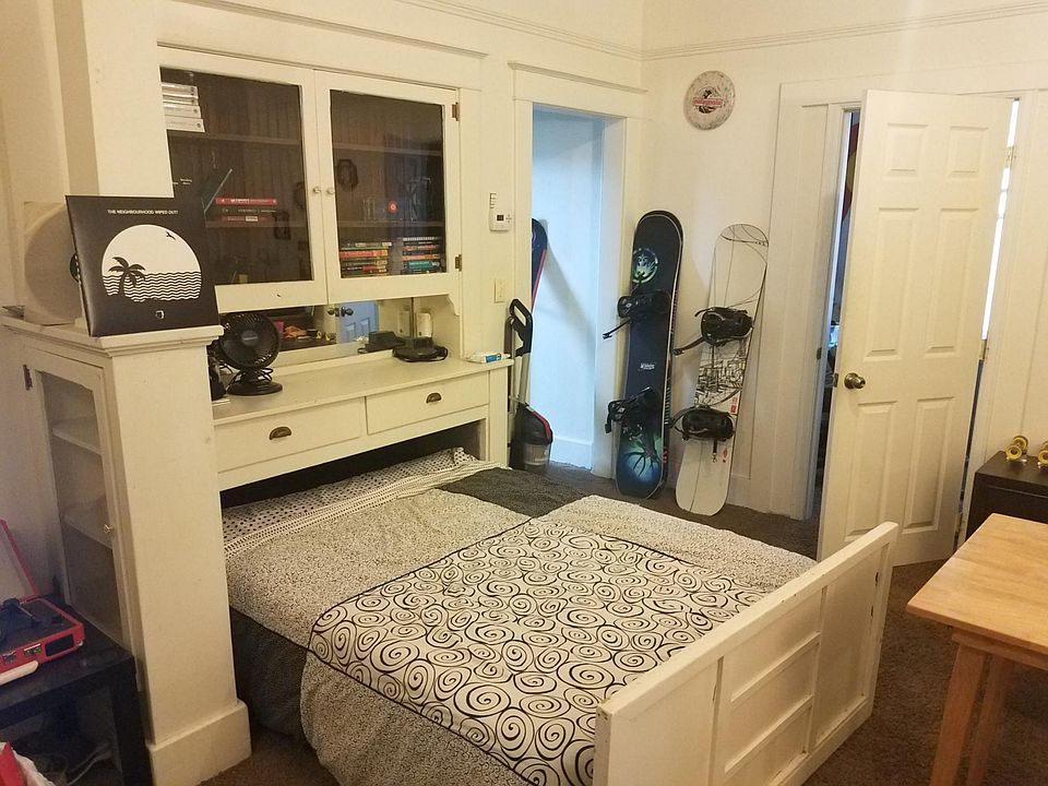 Living room with a hide-away bed.