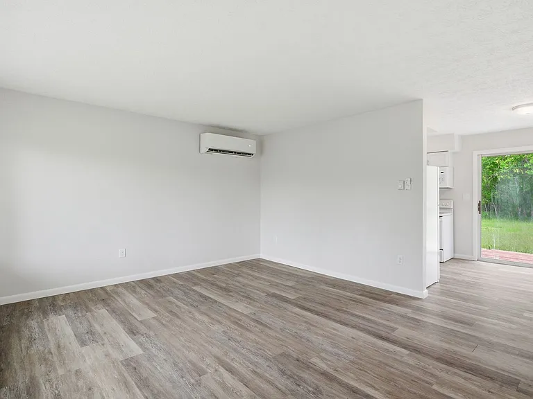 2895 Spring Hill Dr — Photo 10