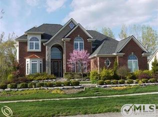 2291 Lake Ridge Dr, Grand Blanc, MI 48439