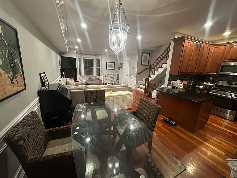 415 E 8th St #2 — Photo 2